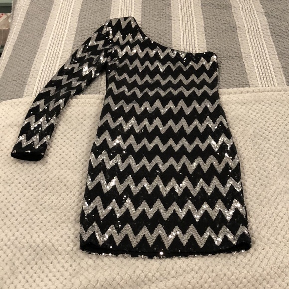 Short sequin grad or prom dress, like new, brand Bebe, size small - Picture 2 of 2